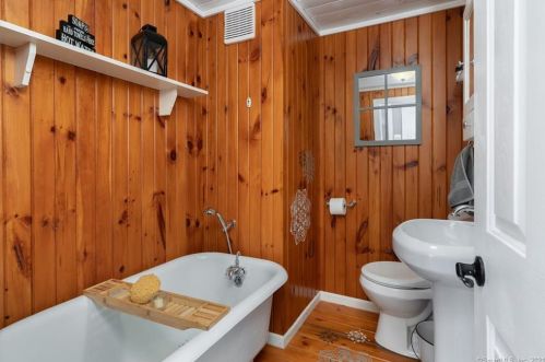 25 Losee Dr, Litchfield CT  06778-2507 exterior