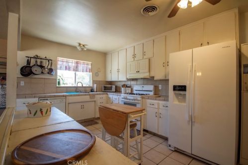 2004 Anita Ln, Bakersfield, CA 93304-4948