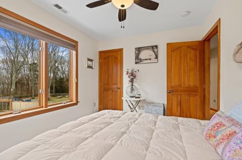 86 Crosswinds Dr, Groton CT  06340-4870 exterior