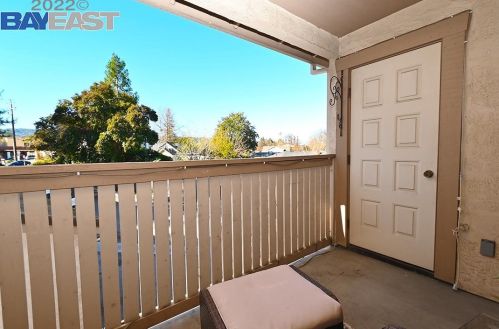 129 Ray St, Pleasanton CA  94566-6651 exterior