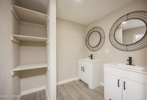 2520 Calle Cordova, Tucson AZ  85710-5732 exterior