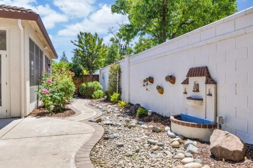 9493 Emerald Cove Ln, Elk Grove CA  95758-3612 exterior
