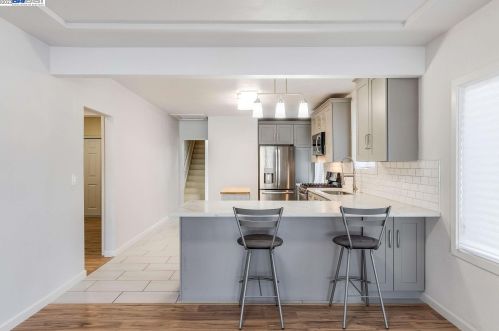 2474 61st Ave, Oakland CA  94605-1404 exterior