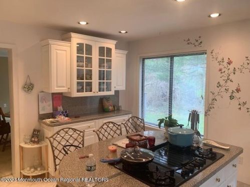 27 Clavendon Ct, Middletown, NJ 07748-3534