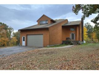 17 Squamscott Ave, Derry, NH 03038-4631