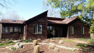 9516 Petersburg Rd, Evansville, IN 47725-1460