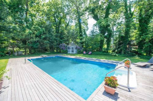 29 Little Harbor Rd, Mount Sinai, NY 11766-1209