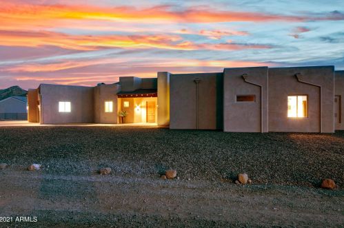 2835 Creek Canyon Rd, Phoenix, AZ 85086-9542