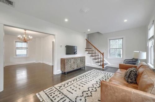 2 Riverside Dr, Airmont NY  10901-5703 exterior