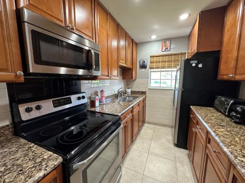 115 Lakes End Dr, Fort Pierce, FL 34982-6737