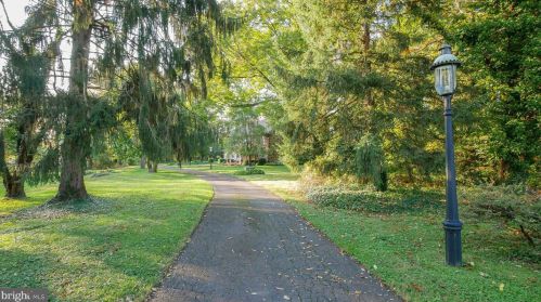 2 Pomona Ct, Riverton, NJ 08077-4276