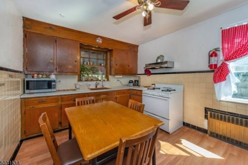 18 Montgomery St, Bloomfield NJ  07003-6006 exterior