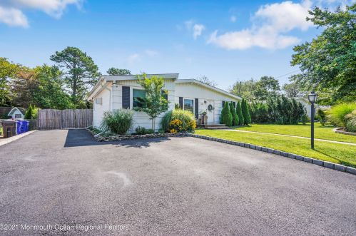 541 James Rd, Bricktown, NJ 08723-4011