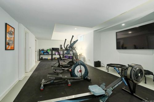 457 Lake Rd, Tuxedo Park NY  10987-4108 exterior