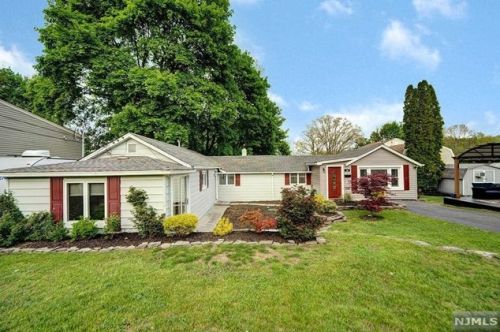 20 Highland Ave, West Milford NJ  07480-3855 exterior