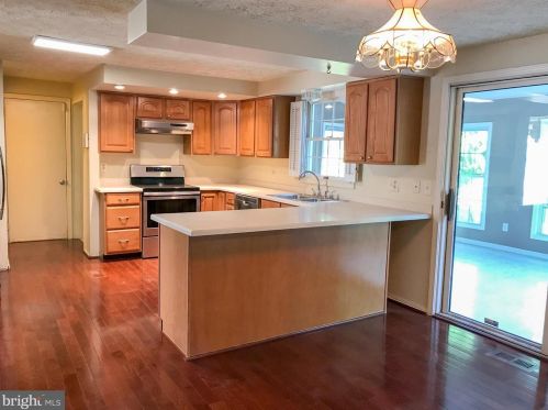 12837 Pinecrest Rd, Herndon VA  20171-2603 exterior