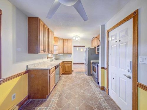 19 Hawthorn Ct, Fishkill NY  12524-2616 exterior