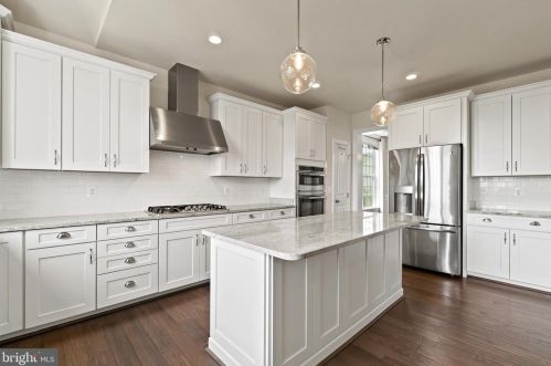 15938 Paynes Farm Dr, Haymarket, VA 20169