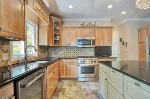 58 Finch Rd, Skyline Lakes NJ  07456-2423 exterior