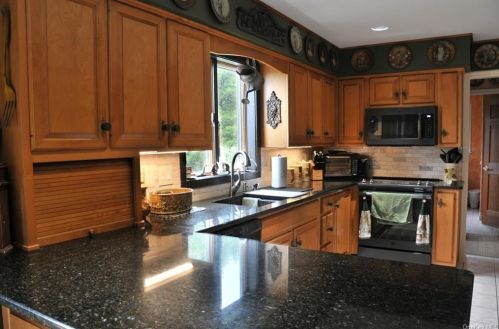 9 Scenic Pond Dr, Warwick NY  10990-2651 exterior