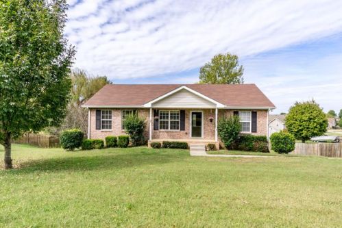 714 Woodson Rd, Clarksville, TN 37043-3846