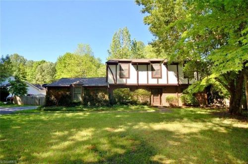 528 Ray West Dr, Kernersville NC  27284-8057 exterior