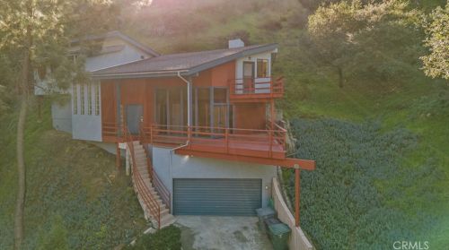 1942 Los Encinos Ave, Glendale CA  91208-2113 exterior