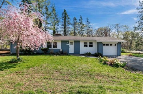 86 Woodland Dr, Northford CT  06472-1210 exterior