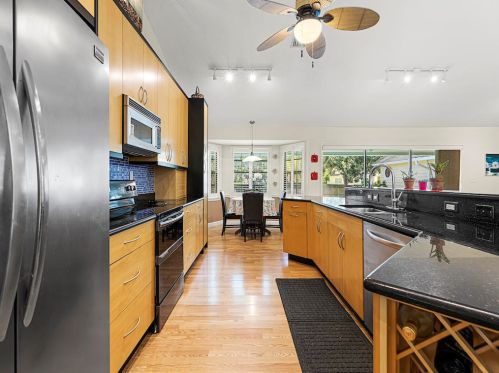 1050 31 Ave, Vero Beach FL 32960-4096 exterior