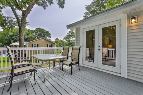 8 Justin Ave, Salem NH  03079-2319 exterior