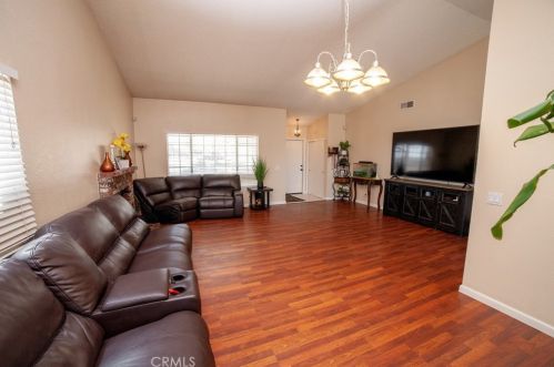 2869 La Vida Dr, Lancaster CA  93535-5873 exterior