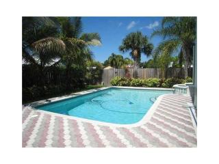 414 6th St, Dania Beach FL  33004-4700 exterior