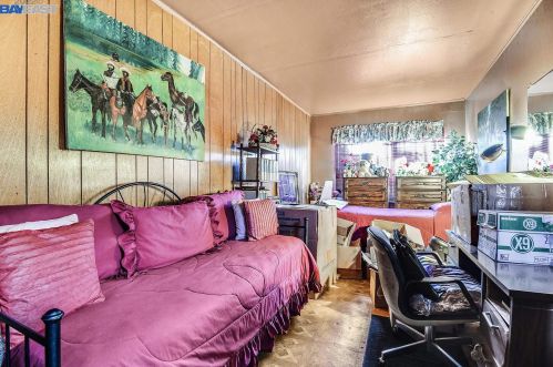 956 76, Oakland CA 94605-2808 exterior