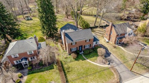 2305 Lambeth Dr, Pittsburgh, PA 15241-2413