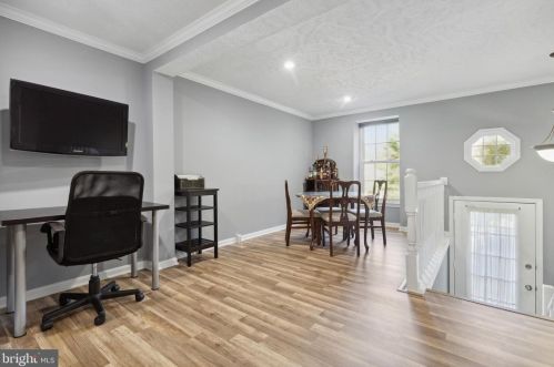 1679 Fieldthorn Dr, Herndon VA  20194-1801 exterior