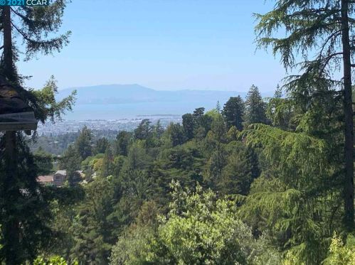 6611 Ascot Dr, Oakland, CA 94611-1710