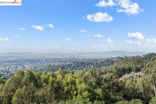 3557 Klamath St, Oakland CA 94602-4126 exterior