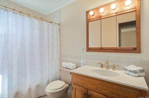 2810 Hedge St, Yorktown Hgts NY  10598-3039 exterior