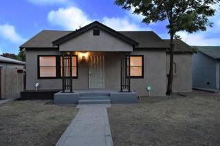 3268 Lamona Ave, Fresno, CA 93703-4074
