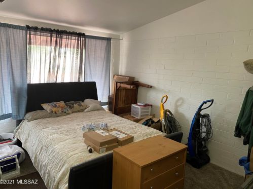 135 Blacklidge Dr, Tucson AZ 85705-3829 exterior