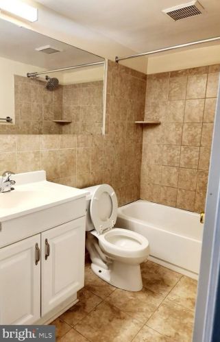 1 Radnor Dr, Newtown Square PA  19073-4276 exterior