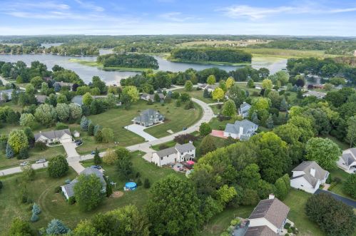 4958 Bayfield Dr, Waterford WI  53185-3376 exterior