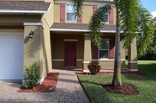 687 Moss Rose Pl, Fort Pierce, FL 34983-2318