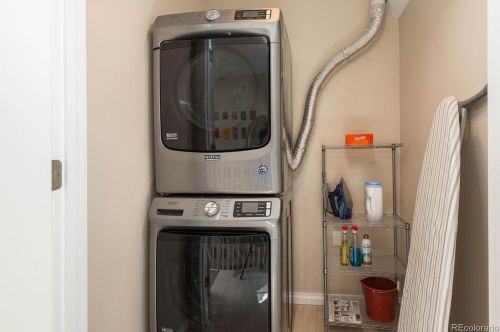 387 Ogden St, Denver CO 80205-5137 exterior