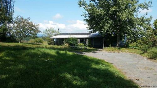 105 Willow Ln, Kerhonkson, NY 12446-3115