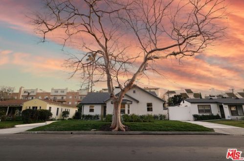 11512 La Maida St, North Hollywood CA  91601-4323 exterior