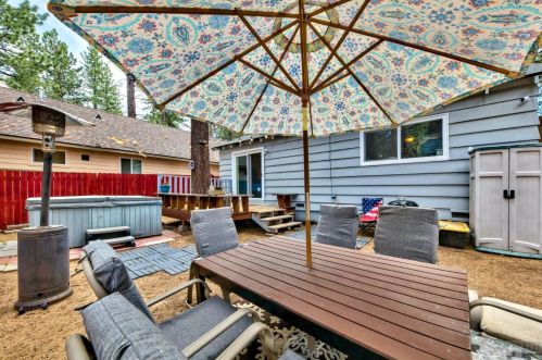 1209 Reno Ave, South Lake Tahoe CA  96150-2920 exterior