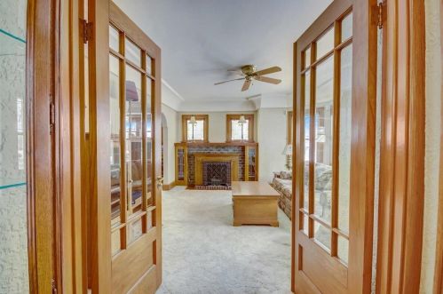 3844 Austin St, Milwaukee, WI 53207-3913