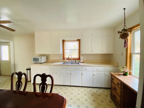 146 Park St, Dousman, WI 53118-9306