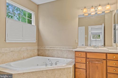 5 Brighton Pl, Swedesboro NJ  08085-5060 exterior